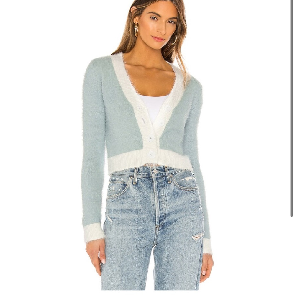 AILEY CARDIGAN Cropped V-Neck Fuzzy Cardigan Sweater in Light Blue and Cream